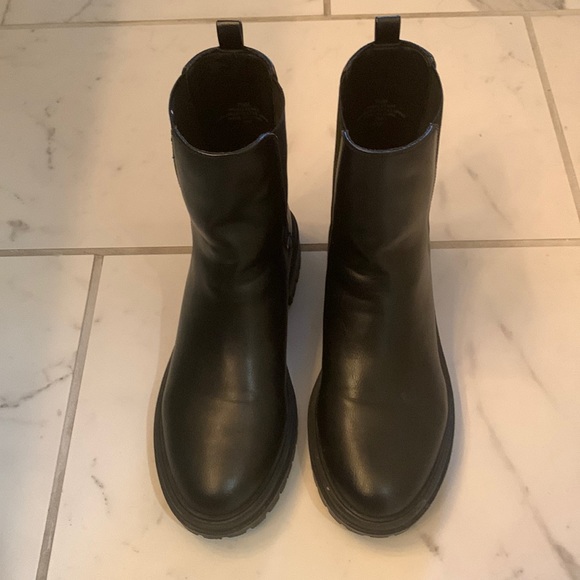 Nine West Shoes - Black, chunky, leather rain boots, Nine West size 7 1/2.